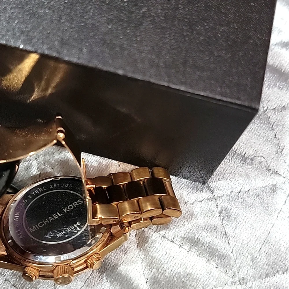 Authentic Michael Kors rosegold unisex watch - Picture 5 of 5